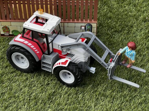 PLAYMOBIL Country – Large Organic Farm & Electric Tractor