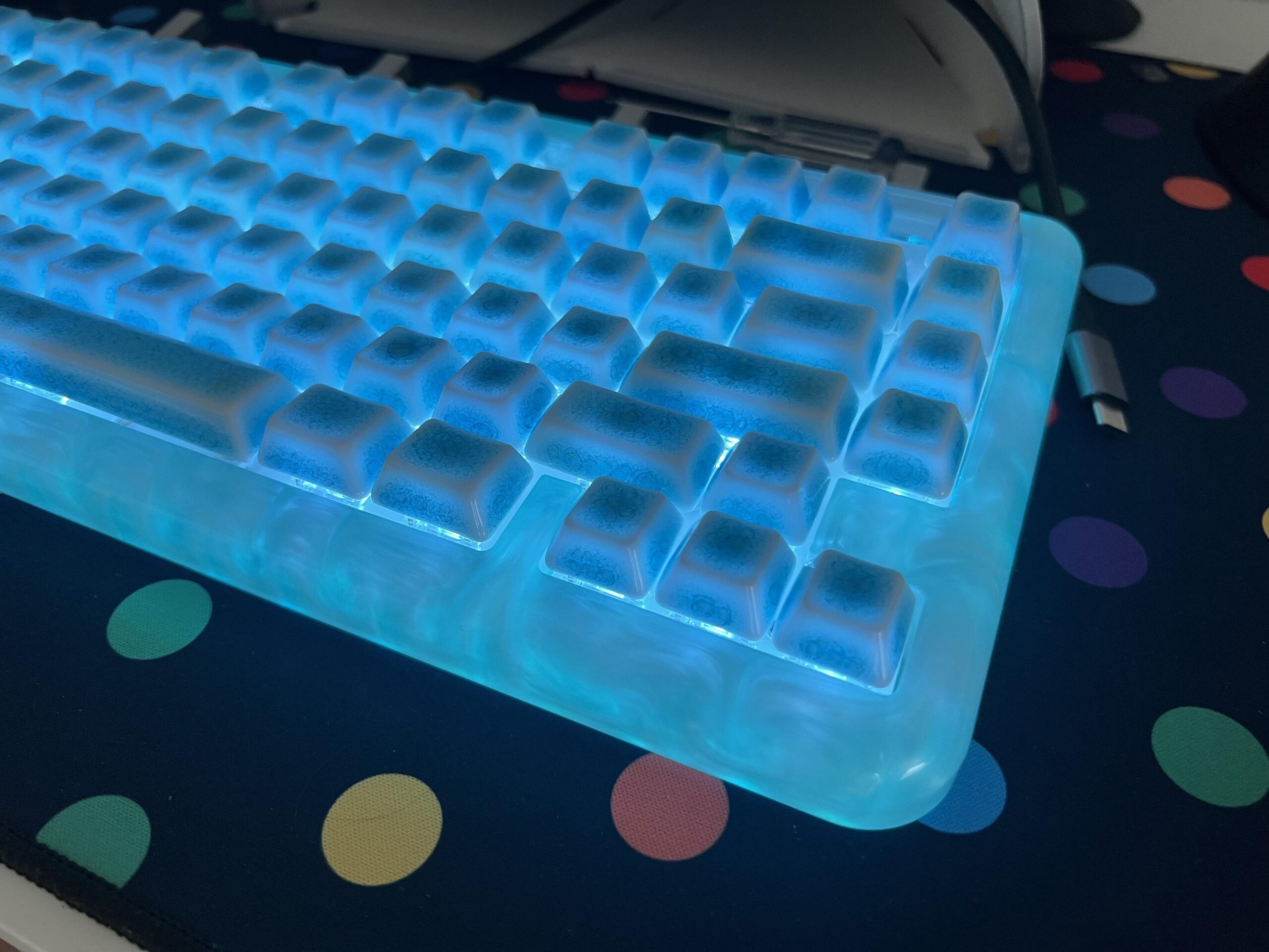 KiiBOOM Jade75 White Resin Mechanical Keyboard - Gadgetoid Gadgetoid